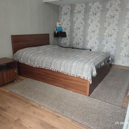 Квартира У Бульвара 1 บาทูมิ ภายนอก รูปภาพ