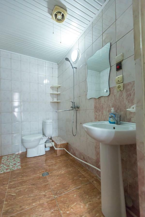 Квартира У Бульвара 1 บาทูมิ ภายนอก รูปภาพ